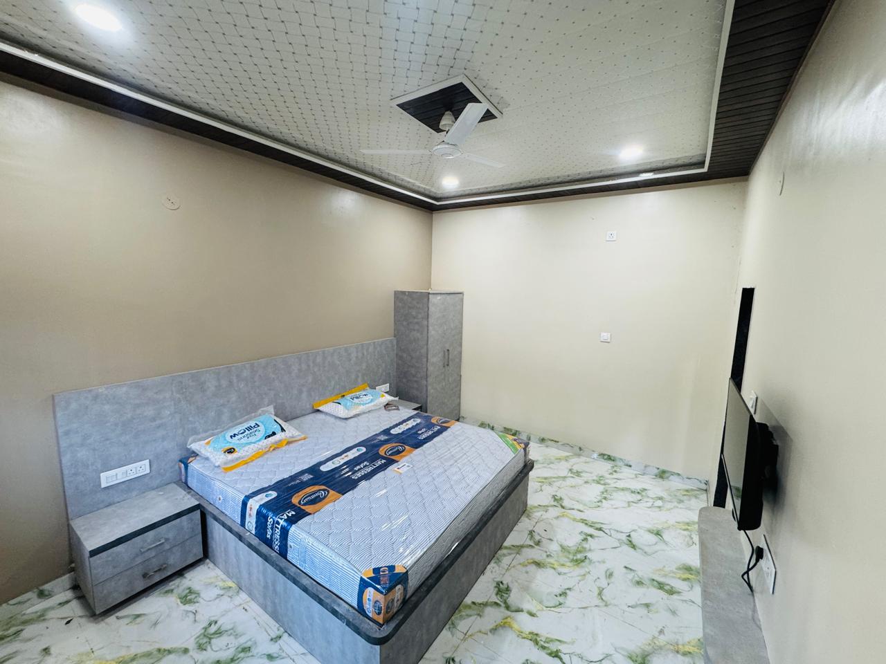 hotel raj residency jaipatna room